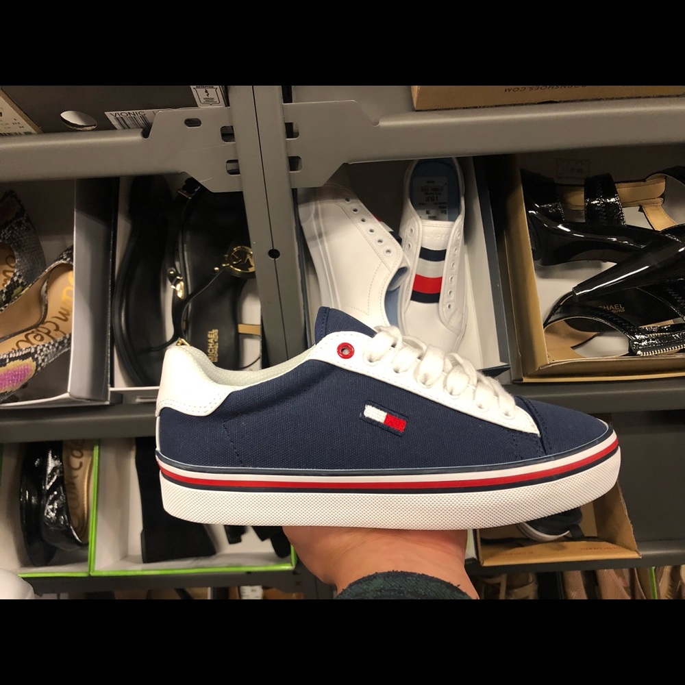 Tommy Hilfiger shoes women size 7 US